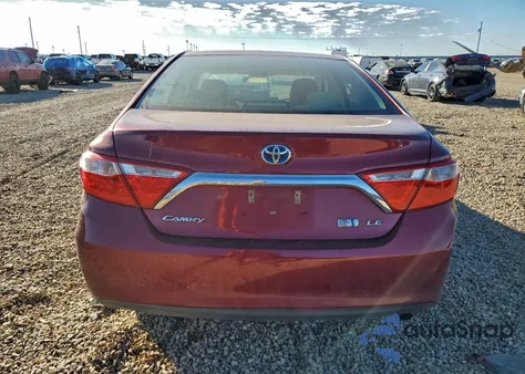 2015 Toyota Camry Hybrid z USA, uszkodzony, nr VIN 4T1BD1FK5FU143972